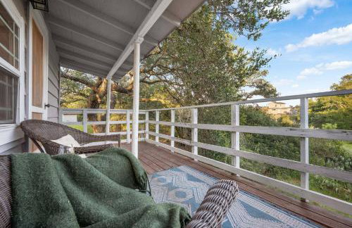 6-min walk to Lake - Home w/Fire-Pit & Pool Table - Foto 23