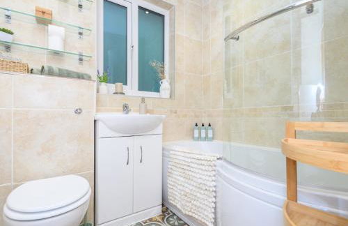 Pass the Keys Family Friendly home in Baildon Court-Free Parking - Foto 36