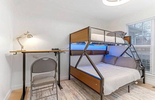 Sleeps 12 | 2 Kings w/ Ping-Pong, Gym, Arcade, BBQ - Foto 22