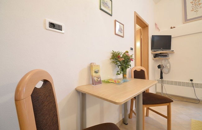 Bella Vista Apartments - Photo 18