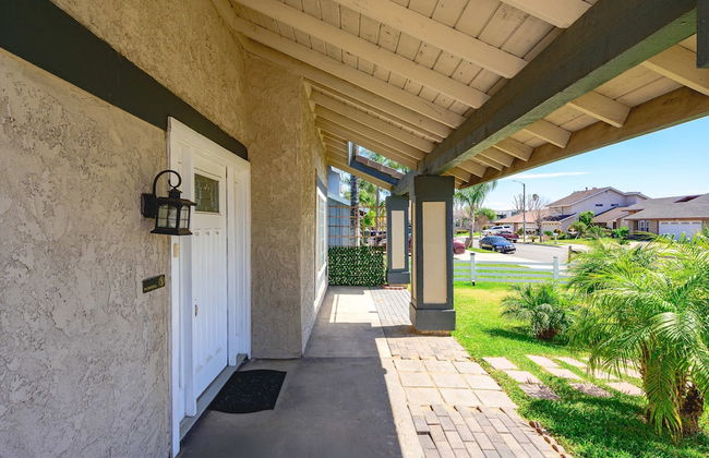 Spacious Family Retreat w Garden Modern Comfort - Photo 11