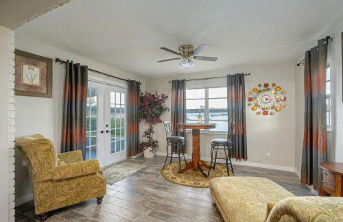 Hook, Line and Leisure Lakefront Gem with Porch! - Foto 4