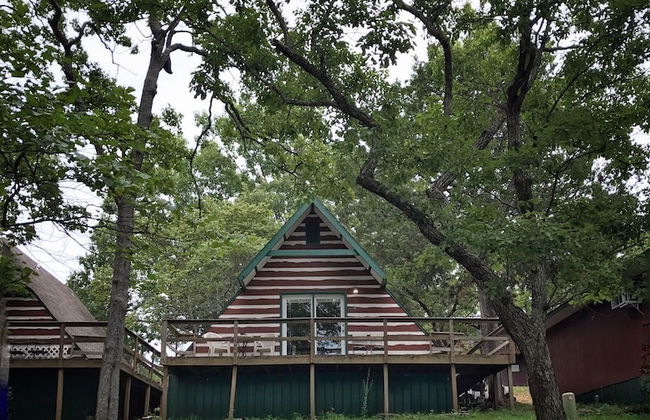 Calm Waters Cabin Resort - Photo 17