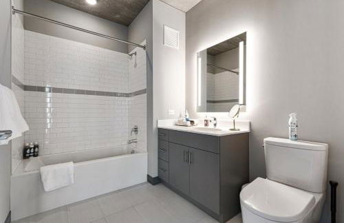 Fulbrix Bright Designer Apartments with West Loop Views - Foto 62