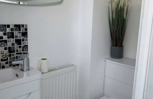 House - Sleeps 5, Parking & Private Garden - Foto 13