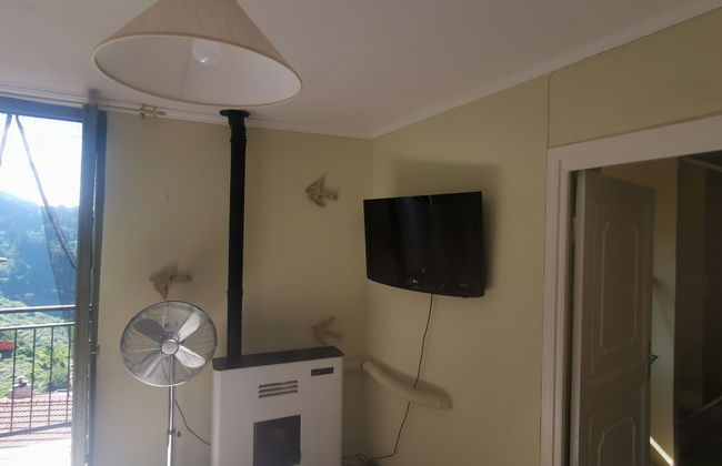 Cozy Mountain Apartment Retreat in Bajardo - Foto 23