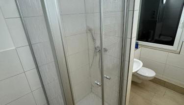 New & modern 3room flat Haubitzer Lake- close to Autobahn A38 A72 - Leipzig - Borna- Markkleeberg & Neuseeland by respect host - Foto 4, Shower