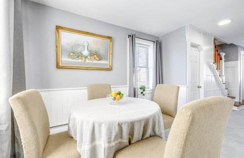 half Mi to Dtwn and Harbor Park Home with Large Yard! - Foto 9