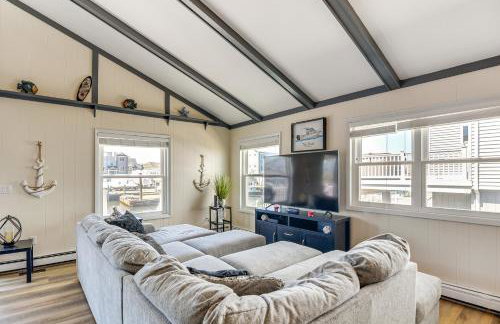 Bayfront Home with Boat Dock and Deck in Forked River - Foto 3