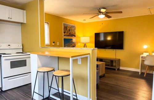 Sleeps 6 Homey 2 Bedroom with 5 Beds and WIFI - Foto 8