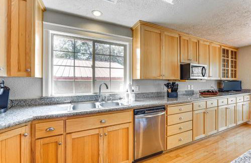 8 Mi to Jacksonville Oregon Getaway with Deck! - Foto 10