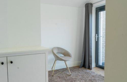 Modern Entire Unit 3BR, 3BA, balcony, 86inch TV - 15mins to city - Foto 22