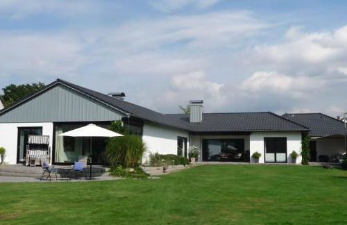 Holiday Home Großzügiges Haus mit traumhafter Gartenanlage by Interhome - Foto 1