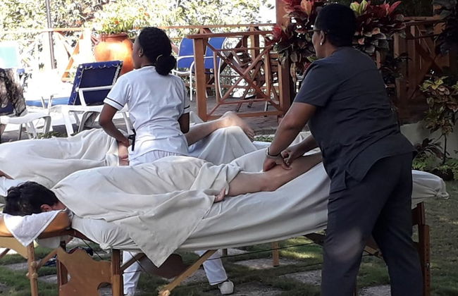 Holiday House Second floor Ste - Photo 22