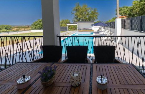 Gorgeous Home In Smokovic - Photo 15