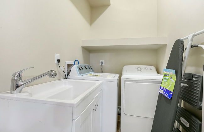 Brand New Spacious 4BD - Photo 13