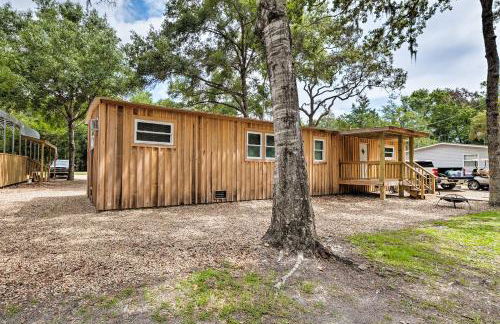 Cabin with Fire Pit, Walk to Steinhatchee River! - Foto 2