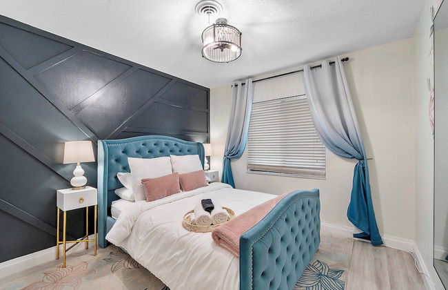 Coastal Retreat Stylish 4 BDR w/ Private Pool! - Foto 14