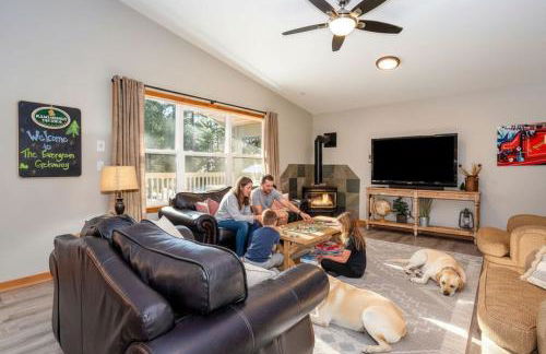 Cozy Pine Cabin Pool Access - Foto 3