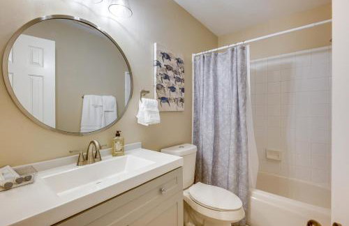 Modern Woodlands Townhome with Spacious Yard and Patio - Photo 19