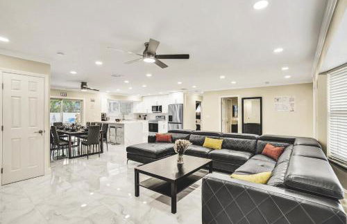 Sensational 5BR Villa Heated Pool near Hard Rock - Foto 5