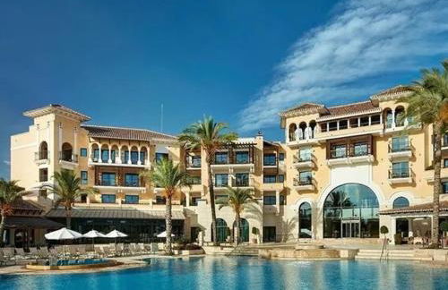 Luxury Renovated Apartment Stunning Views Pool and Golf resort 5star - Foto 19