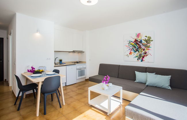 Apartamentos Los Tulipanes - Photo 6