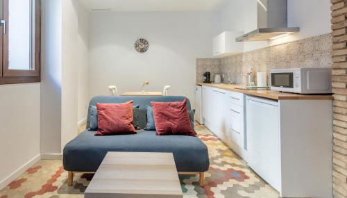 Apt with Antique Floor & lots of Sun Light - Photo 3