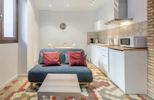 Apt with Antique Floor & lots of Sun Light - Photo 3