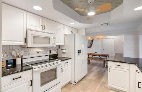 Stylish coastal retreat with Heated Saltwater pool - Foto 54