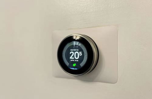 Cliff House By RMR Accommodations - NEW - Sleeps 8 - Modern - Parking - Foto 38