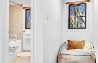 Peaceful Ranch Overlooking Mustangs with Full Kitchen & Fireplace - Foto 17