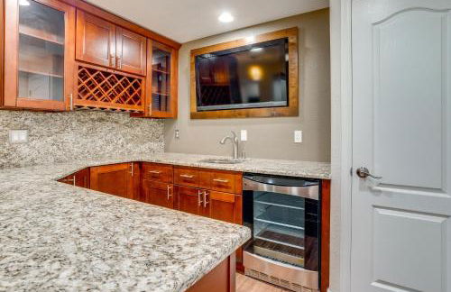 Yard, Home Gym, and Game Room Spacious Aurora Home - Foto 36