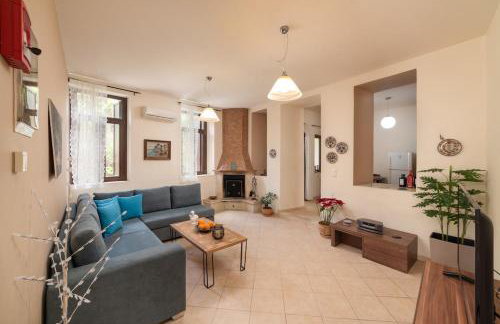 3-Min Drive to Kalyves Beach, Stone Villa in Armenoi next to Cafés & Taverns by the Natural Water Springs - Foto 2