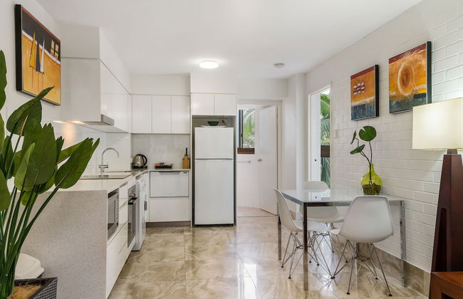 Bayview Beachfront Apartments, in town right on the beach - Foto 21