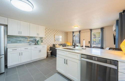 Beachside Bliss -Unit 1 - Walk to Ocean & Restaurants - Foto 4