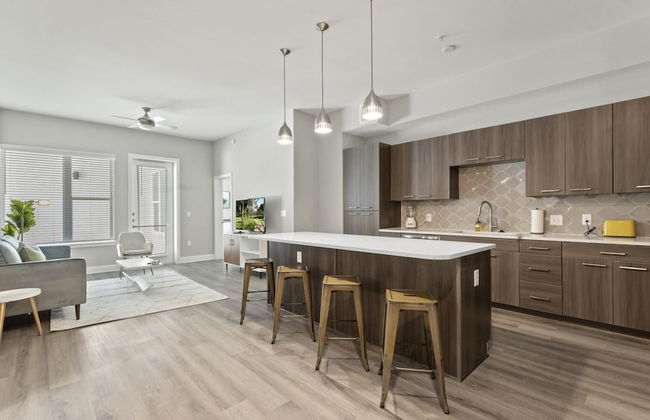 Top Floor Soco 2BR King Suite 8 Mins to Downtown - Foto 1