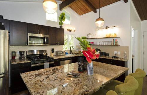 Romantic Retreat, Relax at Hot-tub, Indoor & Outdoor shower, firepit, 5 min to Hawaii Volcano park - Foto 7