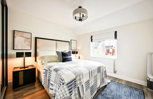 Premium 3 Bed Residence w Garden and Parking - Foto 12