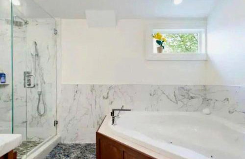 383 - 3BR Quincy - Chic House near Adams Park - Foto 58