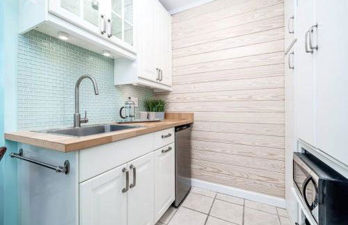 Why Knot Getaway…Rooftop with WaterView! Unit E - Foto 20