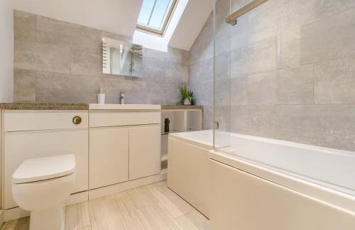 Cosy Home from Home, Private Hot tub, Sunset Views - Foto 14