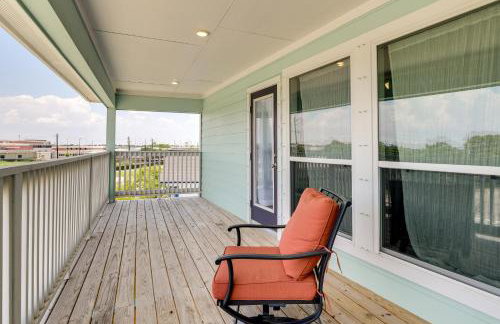 La Porte Home with Balconies Walk to Beach! - Foto 15