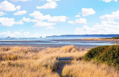 Stunning Views from this Waterfront Condo - Foto 22