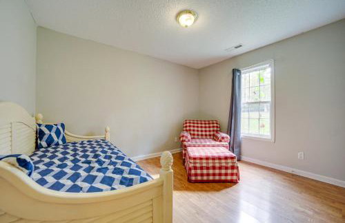 Candler Home with Large Deck Hike, Bike and Unwind! - Foto 18