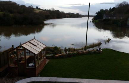 The Old Salt Store, 2 bed apartment with stunning river view - Photo 21