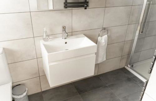 Charming Cottage close to Chester Garden Parking - Photo 12