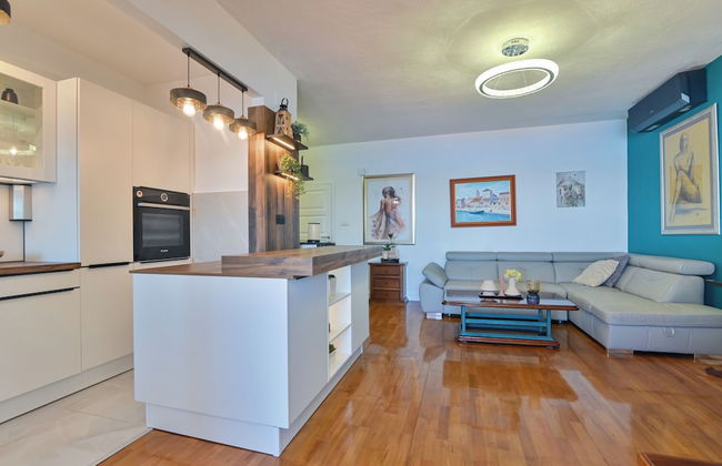 Apartment With Breathtaking sea View - Photo 31