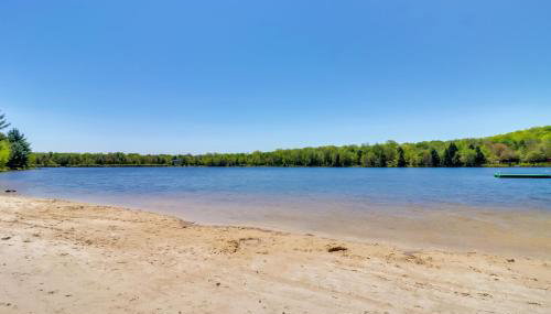 Beach Access BBQ-Ready Poconos Family Getaway! - Foto 2