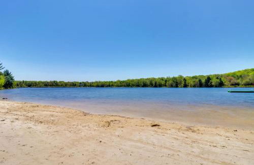 Beach Access BBQ-Ready Poconos Family Getaway! - Foto 2